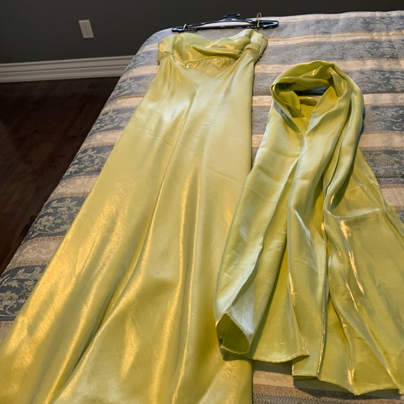 Beautiful long dress - Picture 7 of 7